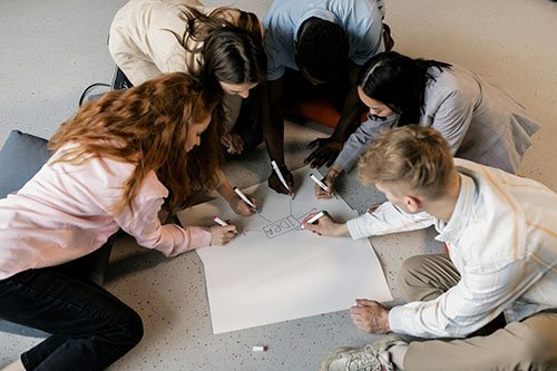 El Capital Humano Invisible: Por Qué la Creatividad Colaborativa es el Motor del Liderazgo Actual